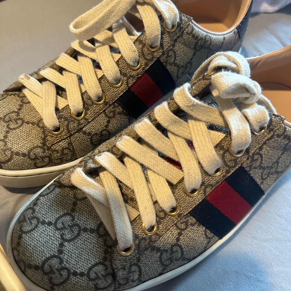 Gucci authentic shoes like new